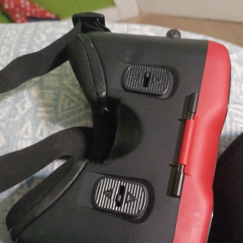 Virtual reality goggles